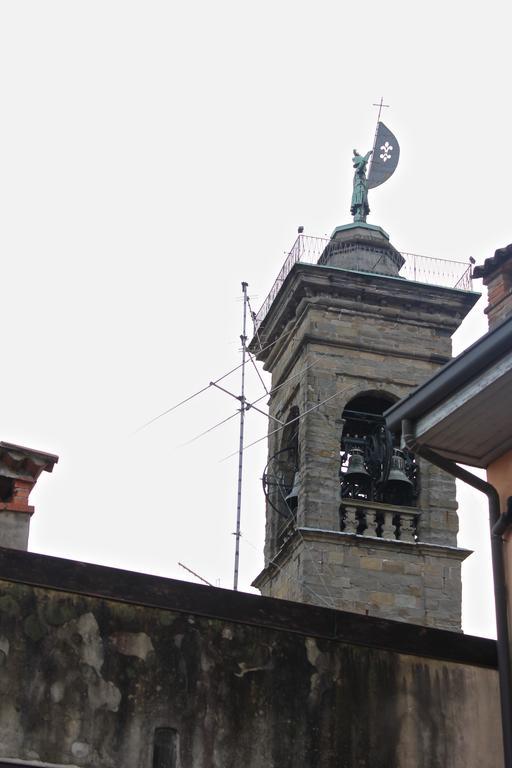 Casa Vacanza Fontana Del Delfino Bergame Chambre photo